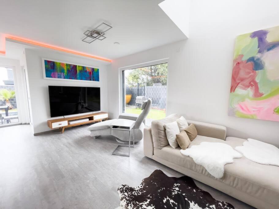 Villa Dreamy Vibes Mit Privatem Pool & Rheinblick Niederkassel Exteriör bild